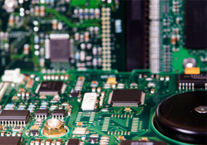 專業(yè)集成電路板生產(chǎn)商是如何選擇三防漆的？