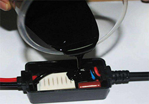 有機(jī)硅灌封膠存儲(chǔ)過(guò)程分層對(duì)使用有有影響嗎