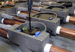 灌封膠導(dǎo)電嗎？從絕緣到導(dǎo)電的應(yīng)用探索