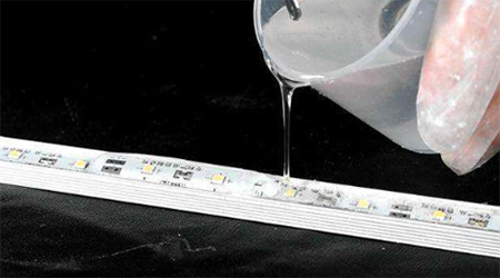 灌封膠脫泡難的原因|有機(jī)硅灌封膠脫泡溢膠因素|影響灌封膠脫泡因素.施奈仕